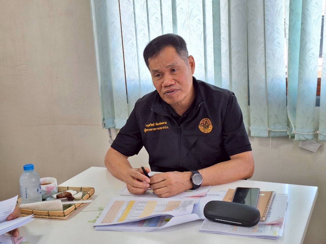 title - ผู้ตรวจราชการ ส.ป.ก. ร่วมประชุมคณะทำงานติดตามเร่งรัดการใช้จ่ายงบประมาณประจำปีงบประมาณ พ.ศ. 2569 ของสำนักงานการปฏิรูปที่ดินเพื่อเกษตรกรรม ครั้งที่ 1/2569 และประชุมตรวจราชการและติดตามความก้าวหน้าผลการดำเนินงานตามแผนการตรวจราชการของผู้ตรวจราชการสำนักงานการปฏิรูปที่ดินเพื่อเกษตรกรรม ประจำปีงบประมาณ พ.ศ. 2569 รอบที่ 1 เขตตรวจราชการที่ 11 จังหวัดสกลนคร